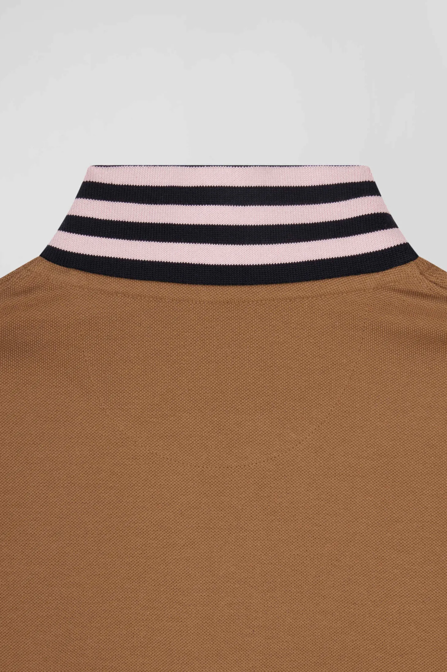 Polo manches longues en piqué coton camel col cerclé coupe Regular