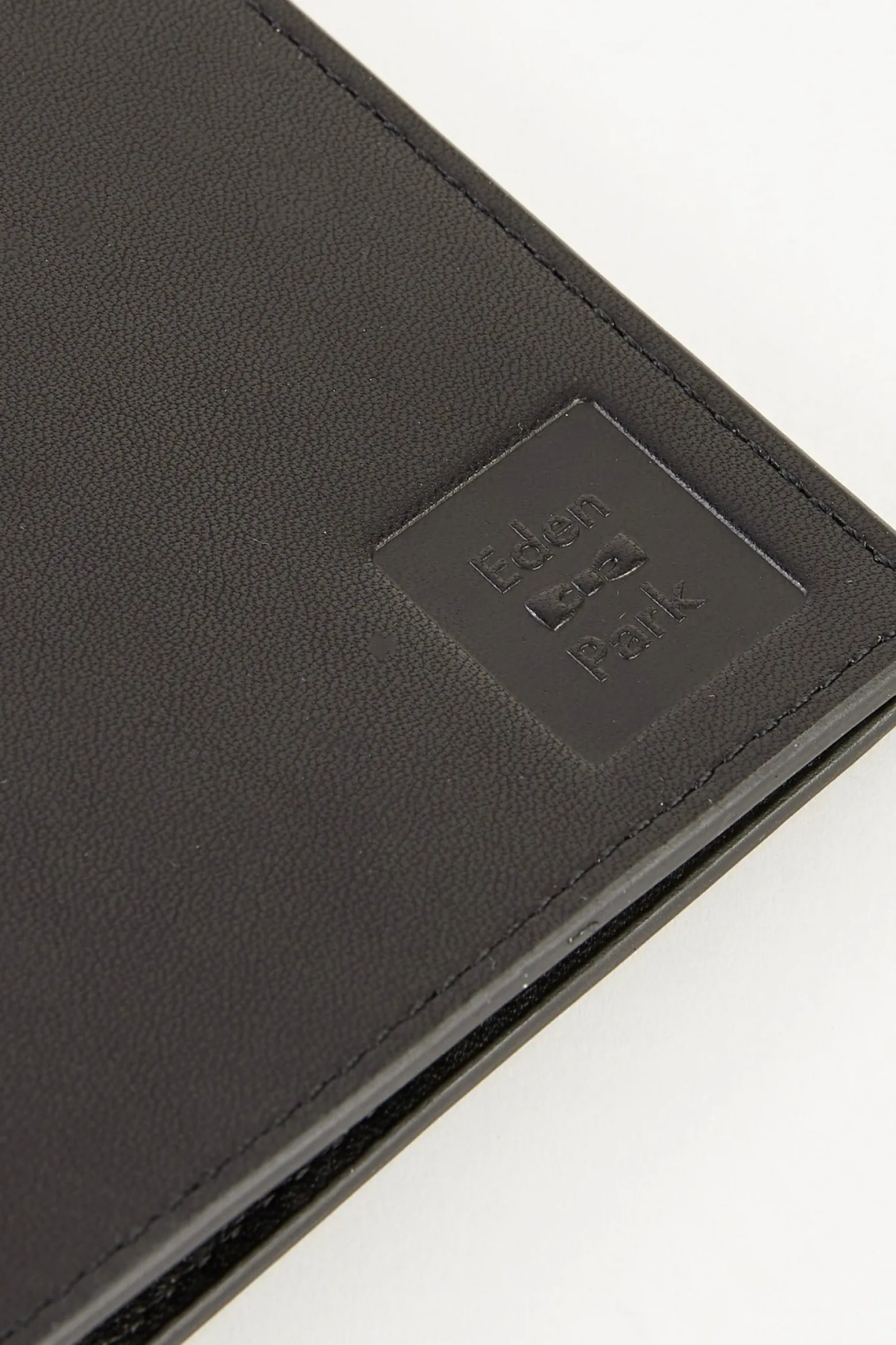 Portefeuille passeport en cuir noir