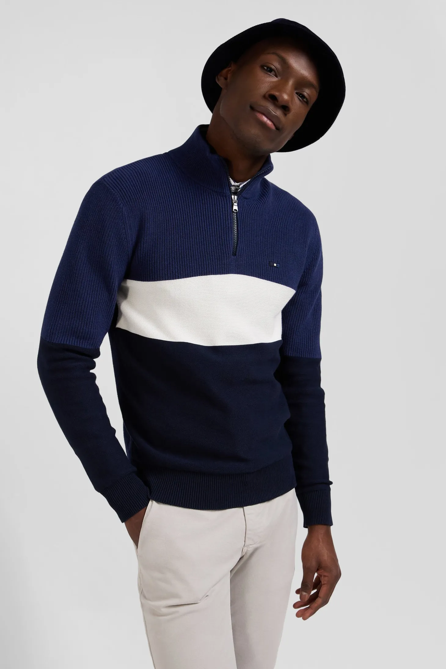 Pull col camionneur montant en coton bleu foncé à jeux de maille coupe Regular