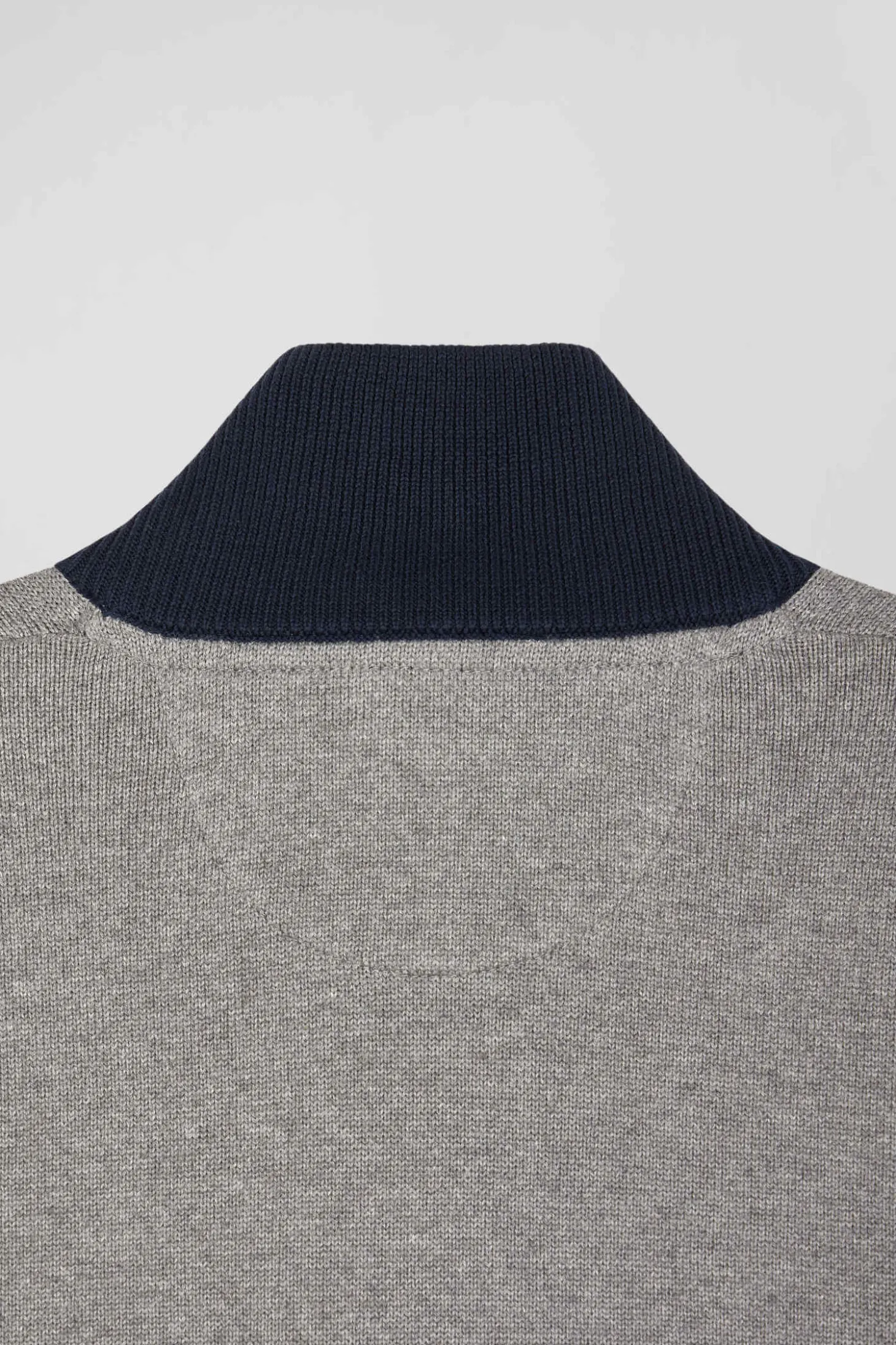 Pull col camionneur zippé colorblock en coton gris brodé coupe Regular
