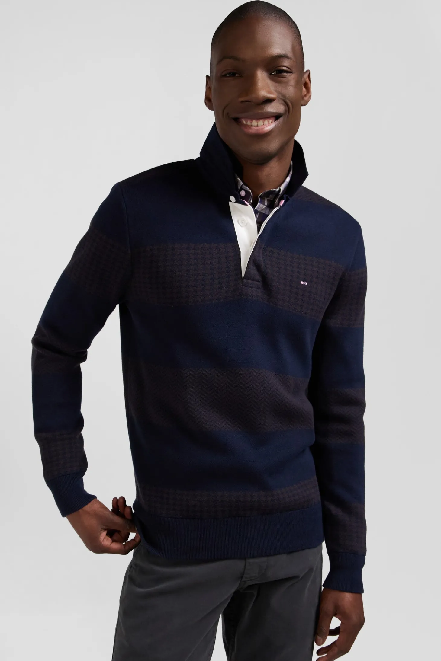 Pull col maillot en coton marron cerclé coupe Regular jacquard pied-de-poule