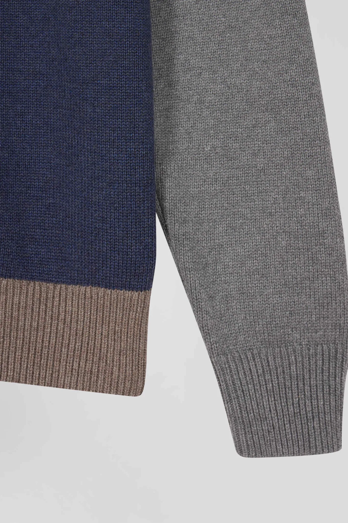 Pull col rond colorblock en coton bleu chiné et marron coupe Regular