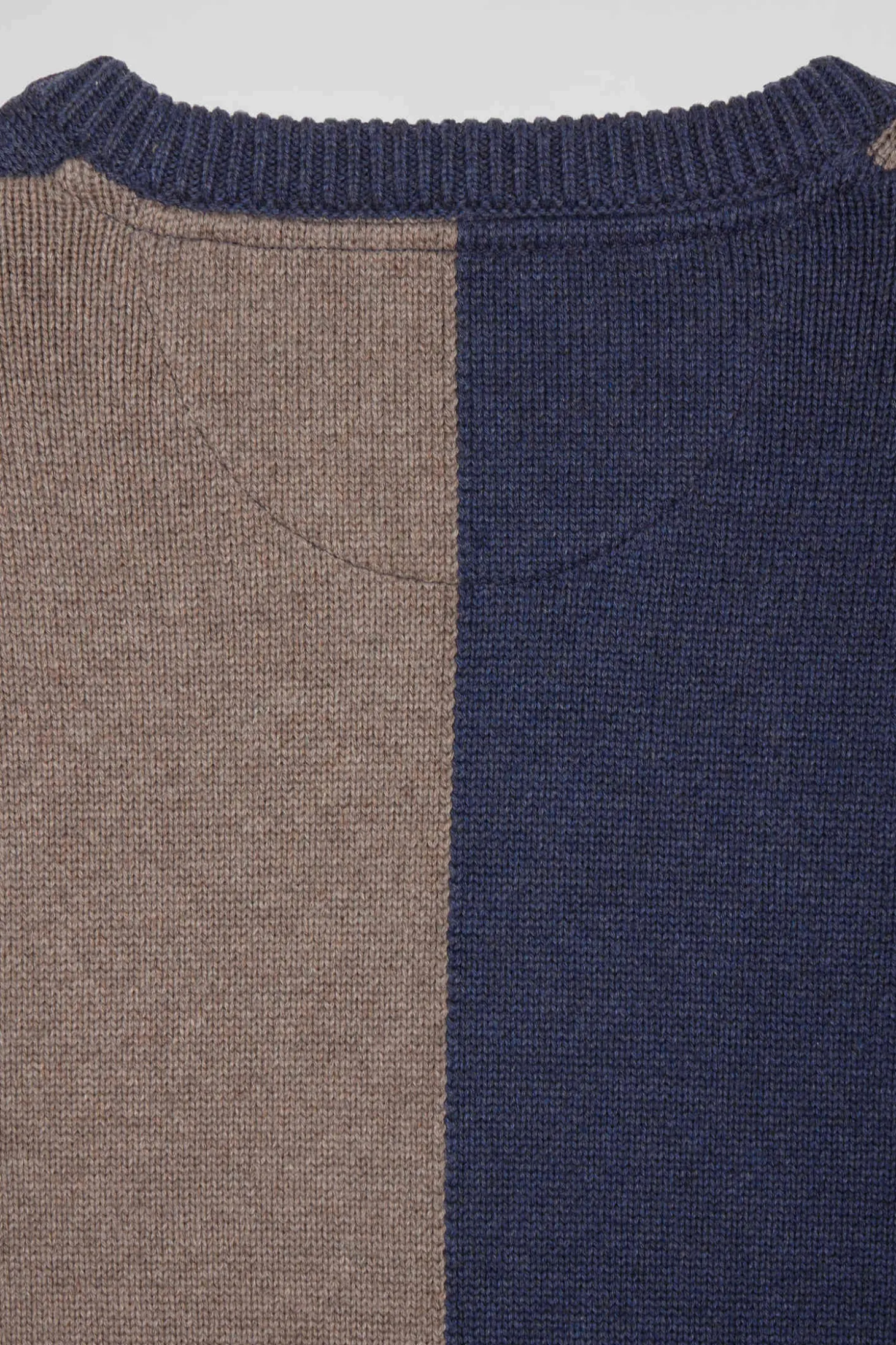 Pull col rond colorblock en coton bleu chiné et marron coupe Regular