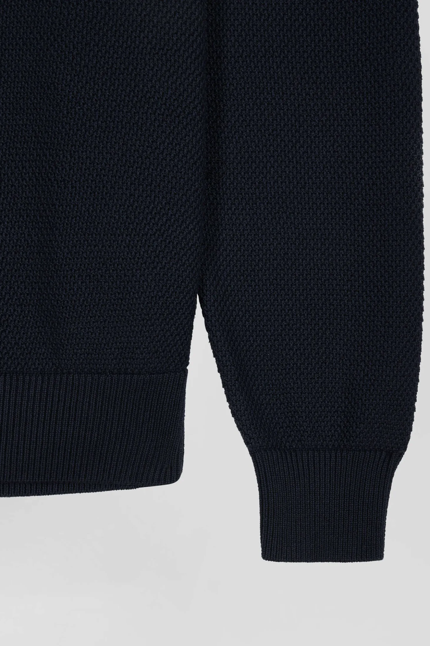 Pull col rond en coton bleu marine et bleu à jeux de maille coupe Regular