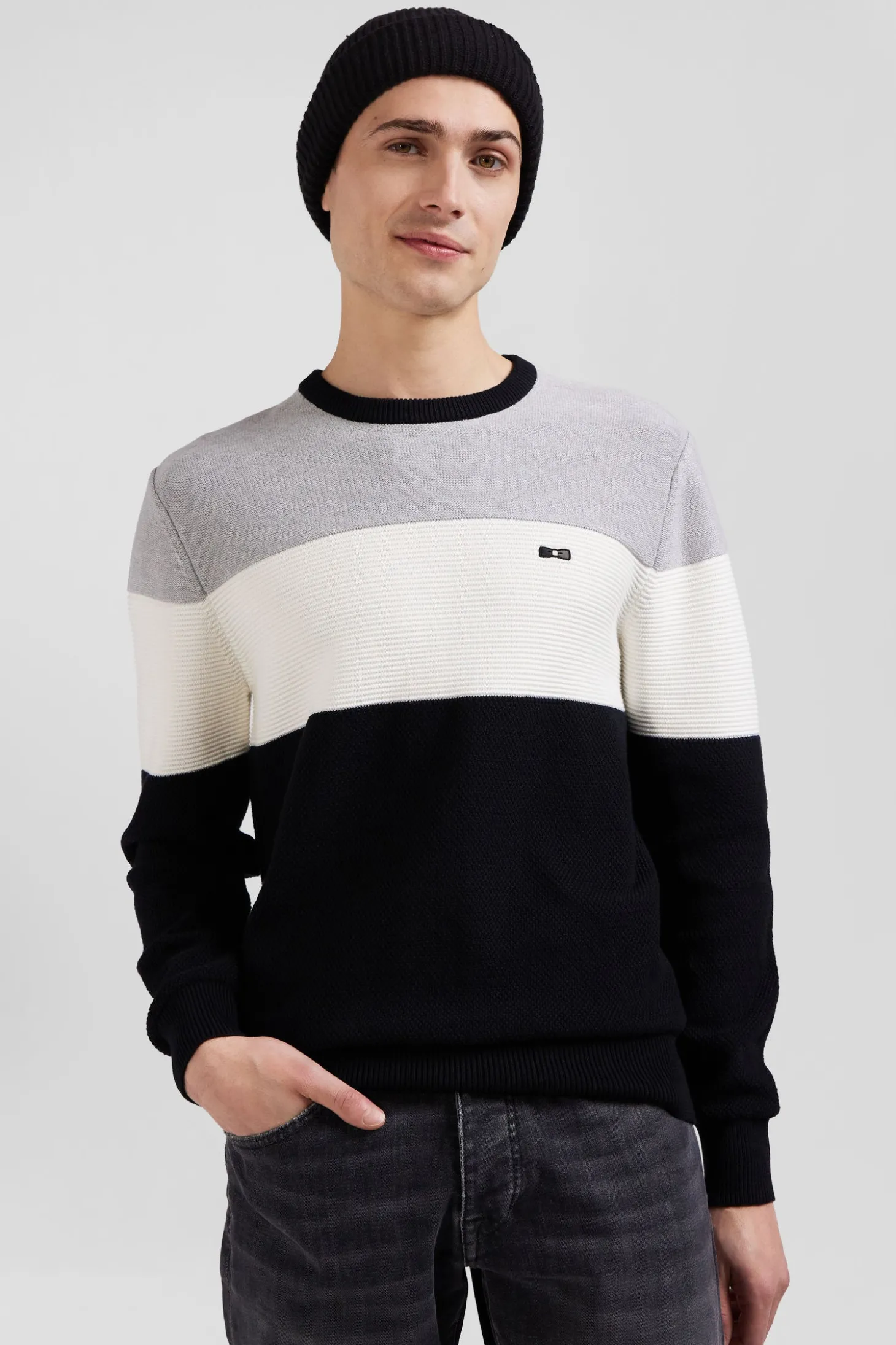 Pull col rond en coton gris et blanc à jeux de maille coupe Regular