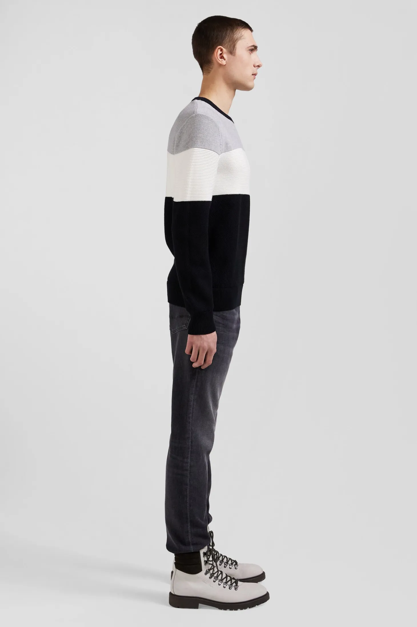 Pull col rond en coton gris et blanc à jeux de maille coupe Regular