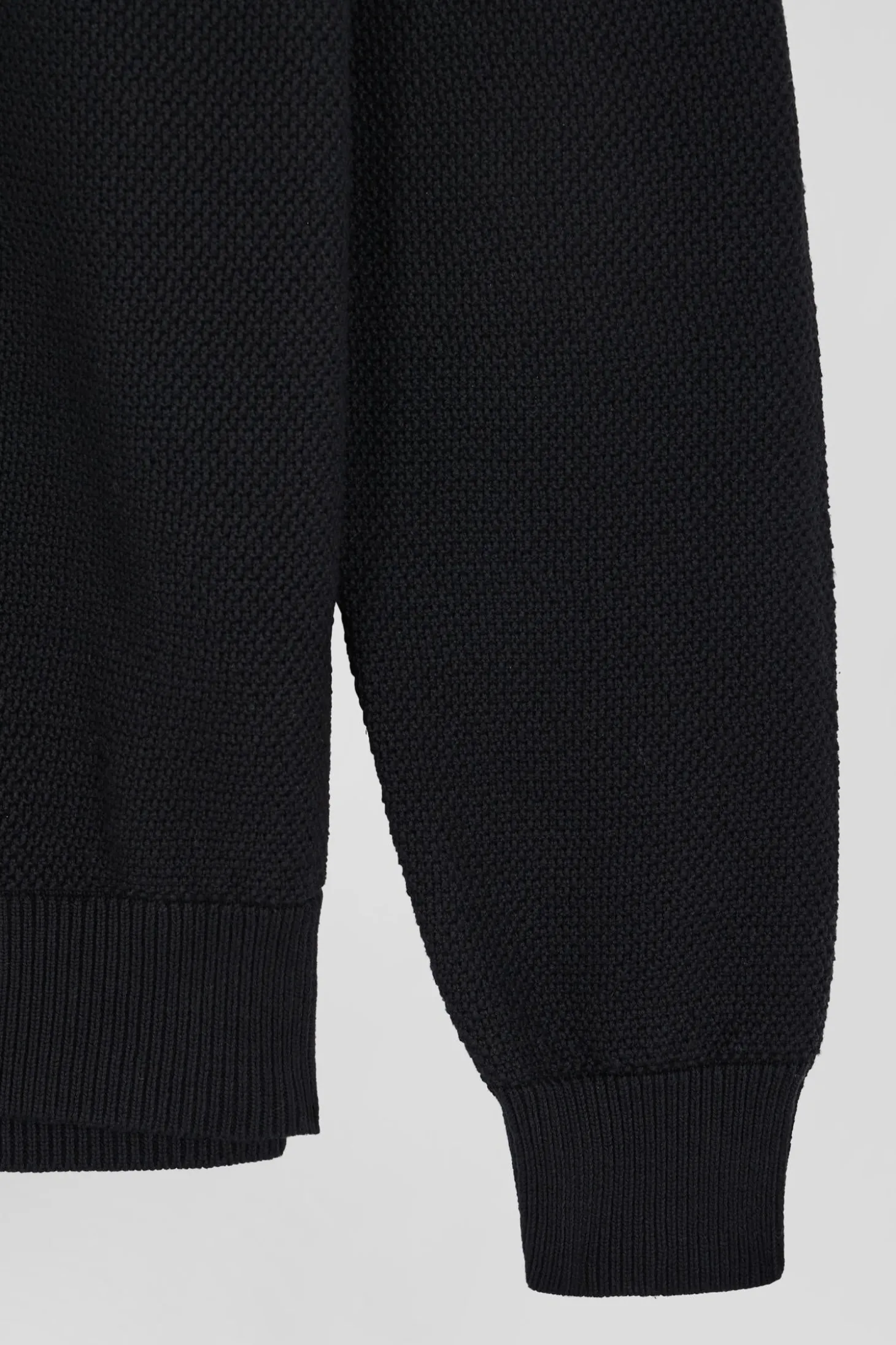 Pull col rond en coton gris et blanc à jeux de maille coupe Regular