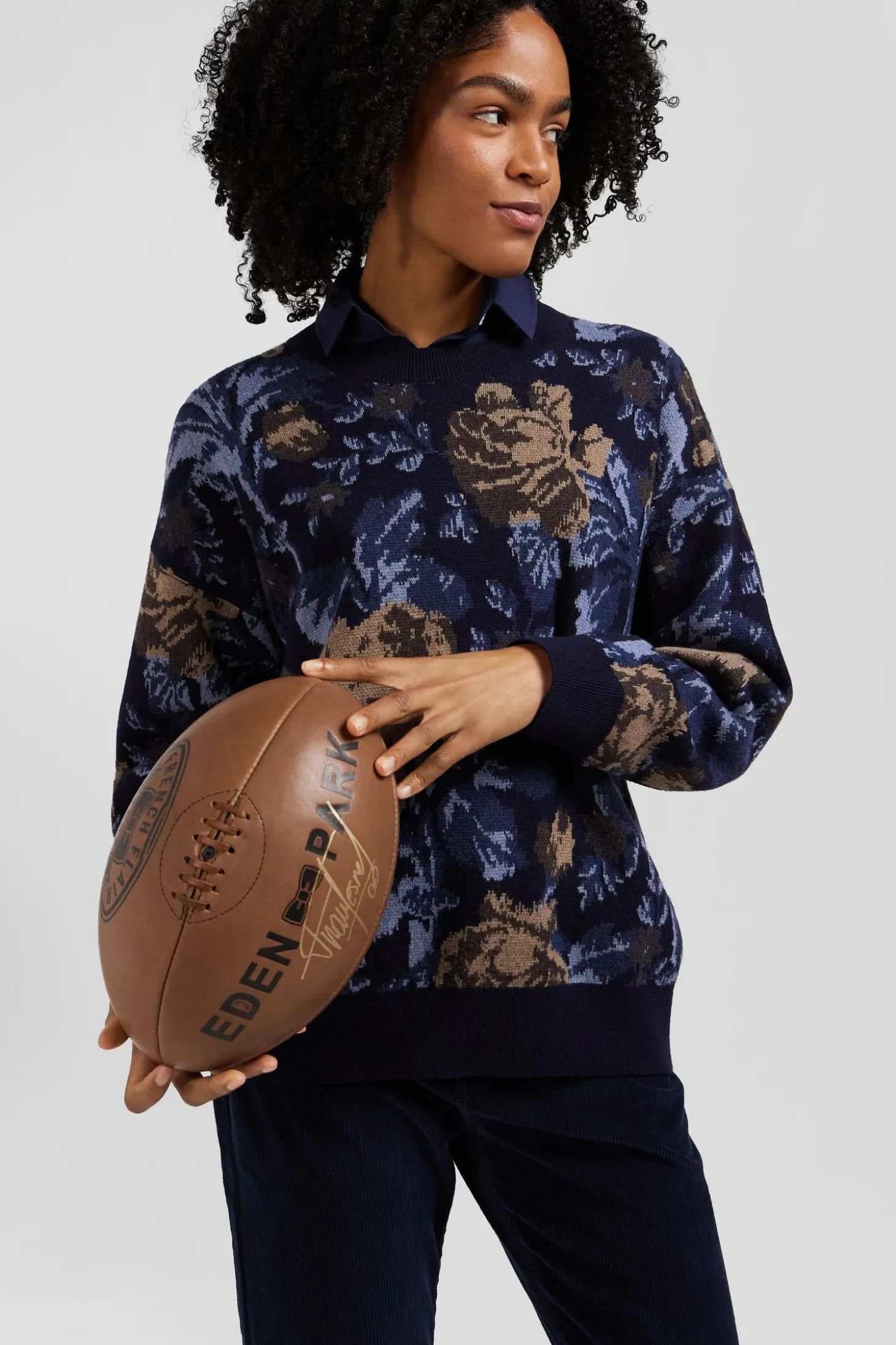 Pull col rond en laine et coton marine à motifs floraux coupe Oversized