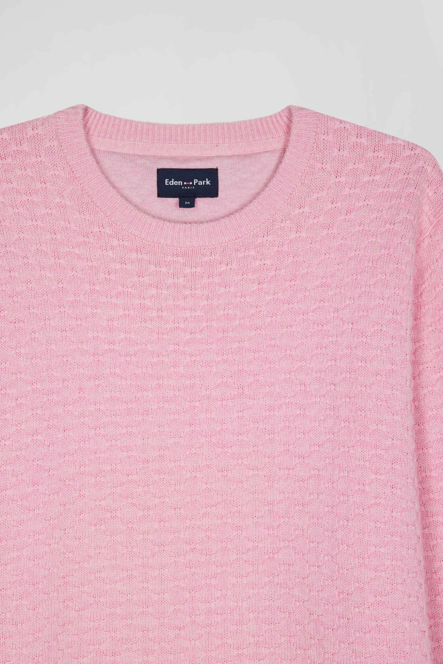 Pull col rond en laine et coton rose coupe Regular effet micro nœud papillon