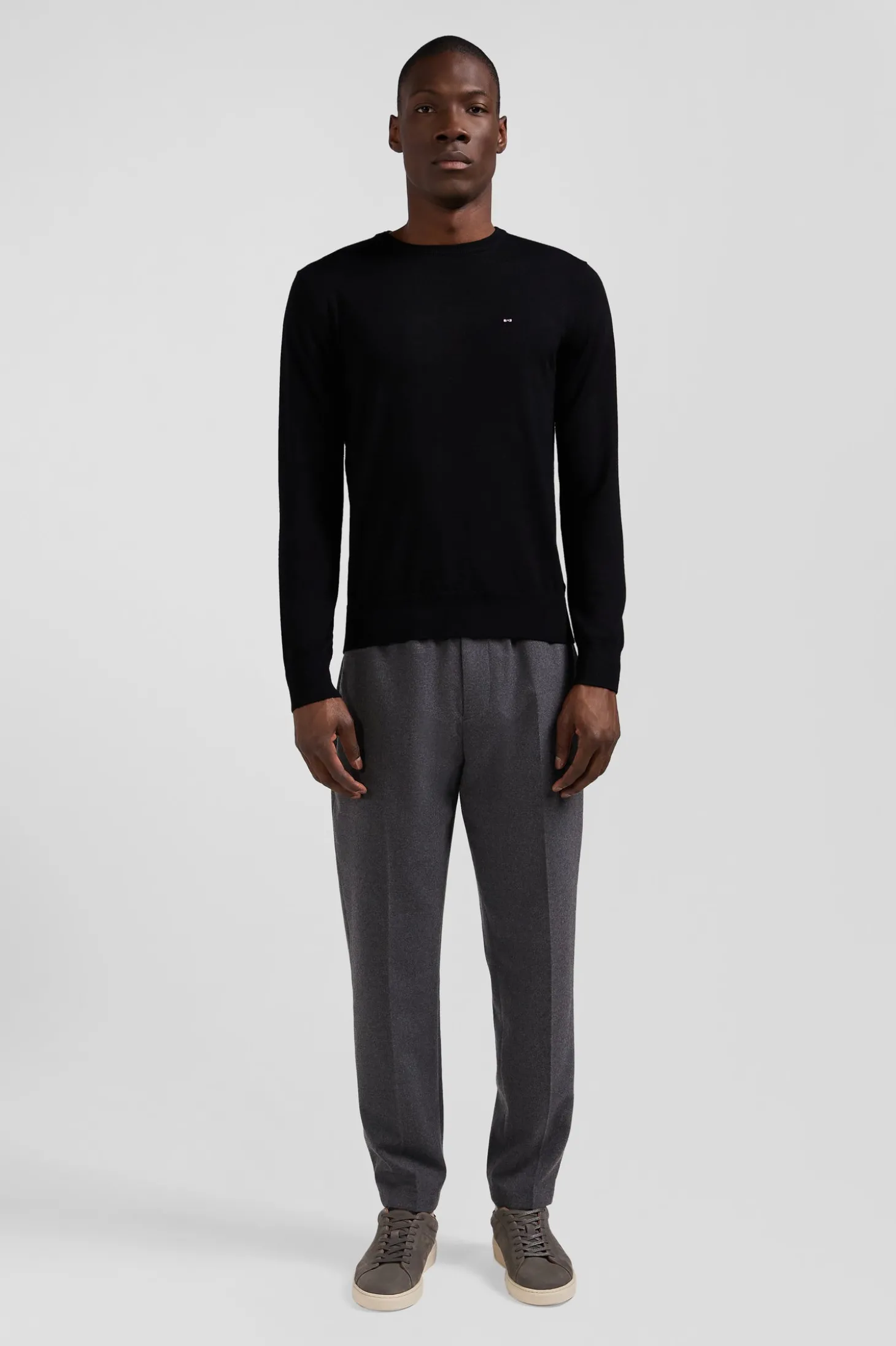 Pull col rond uni en laine mérinos noir coupe Regular