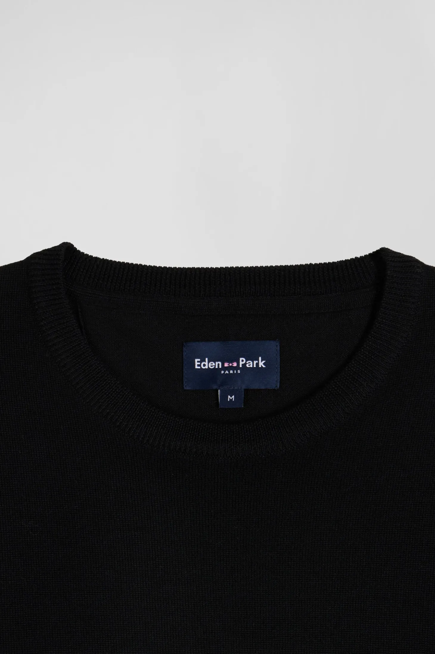 Pull col rond uni en laine mérinos noir coupe Regular