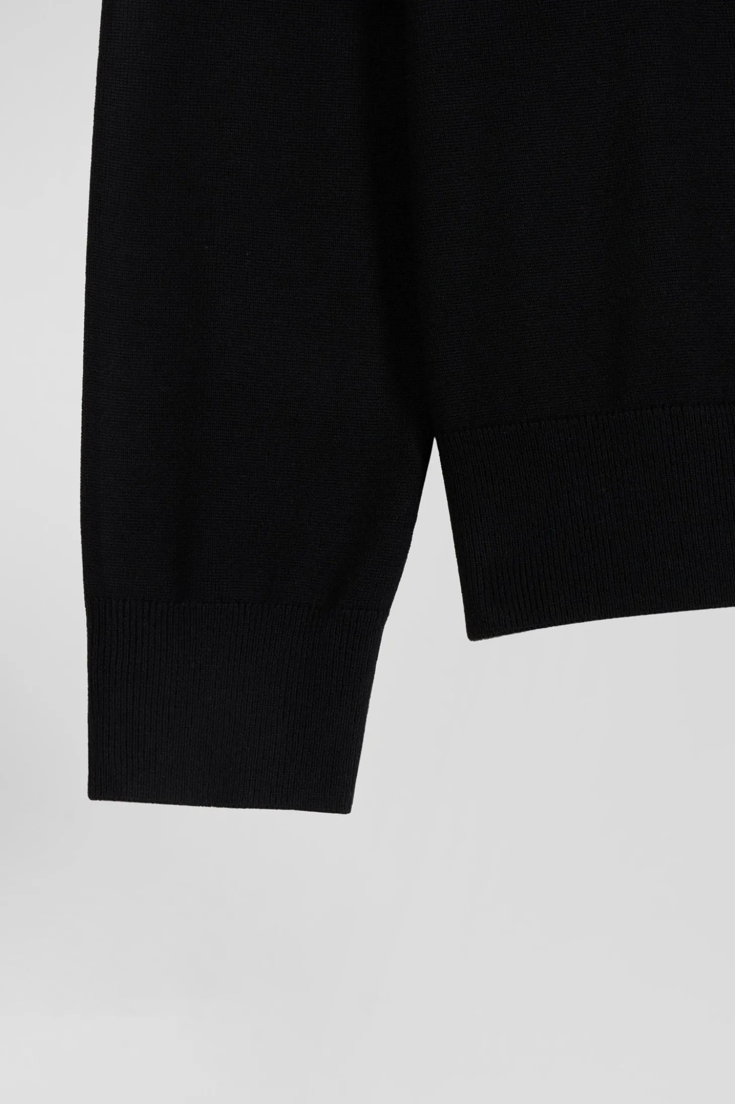 Pull col rond uni en laine mérinos noir coupe Regular