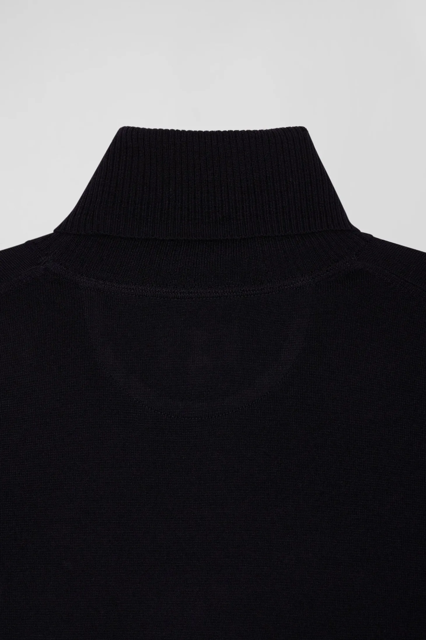 Pull col roulé en laine mérinos bleu marine coupe Regular