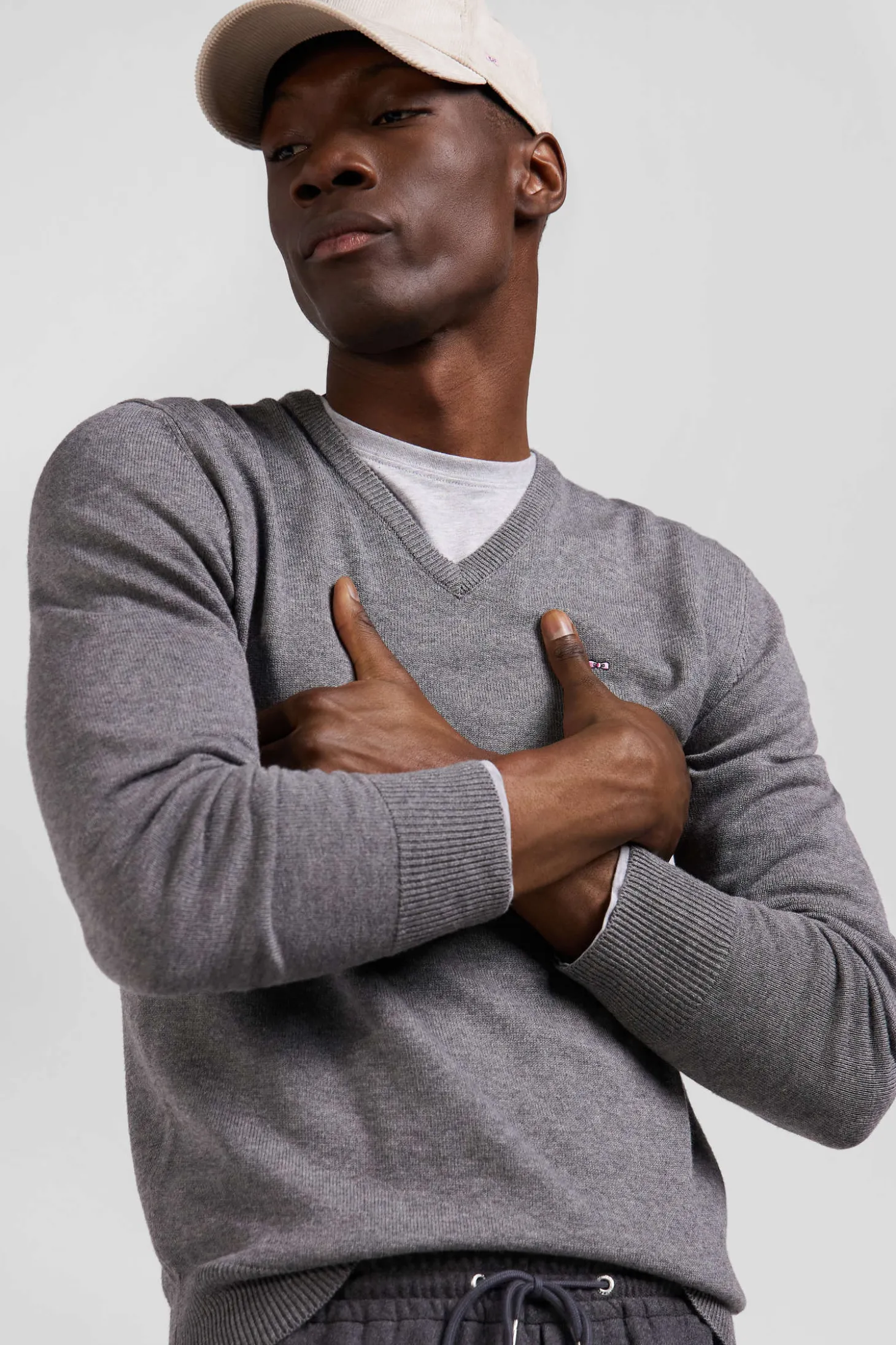 Pull col V en laine et coton gris demi-lune cerclée coupe Regular