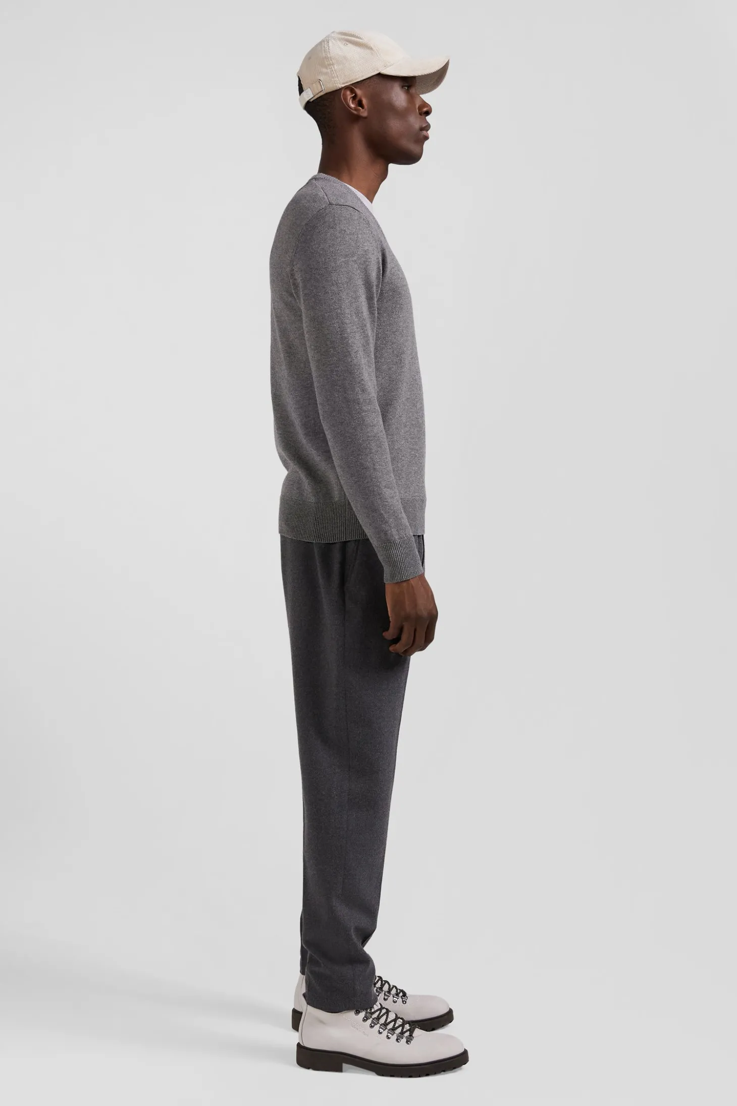 Pull col V en laine et coton gris demi-lune cerclée coupe Regular