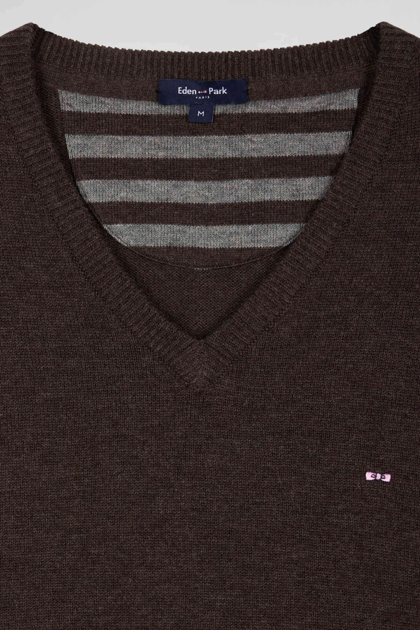 Pull col V en laine et coton marron demi-lune cerclée coupe Regular