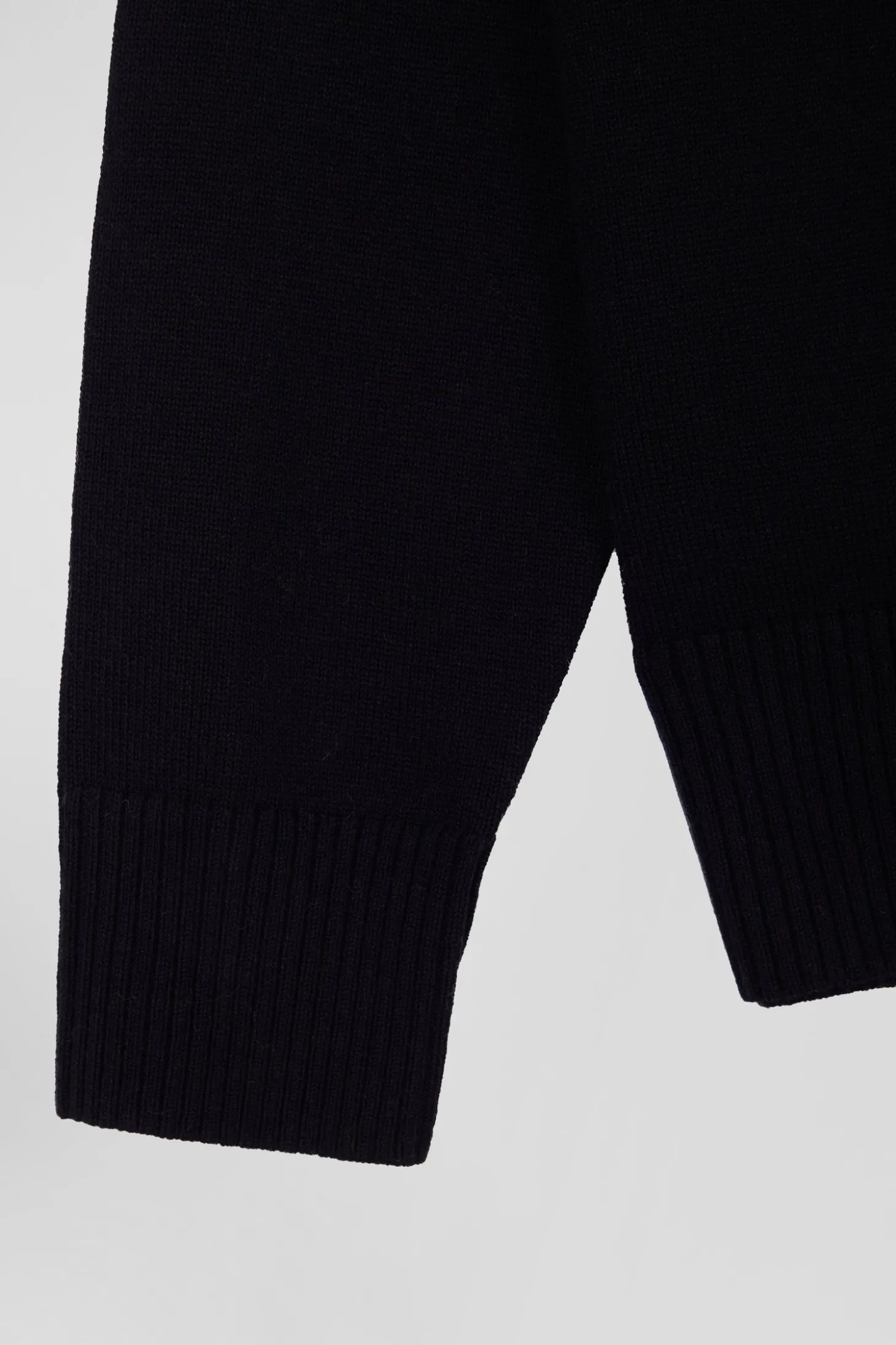 Pull col V en laine et coton noir coupe Relaxed