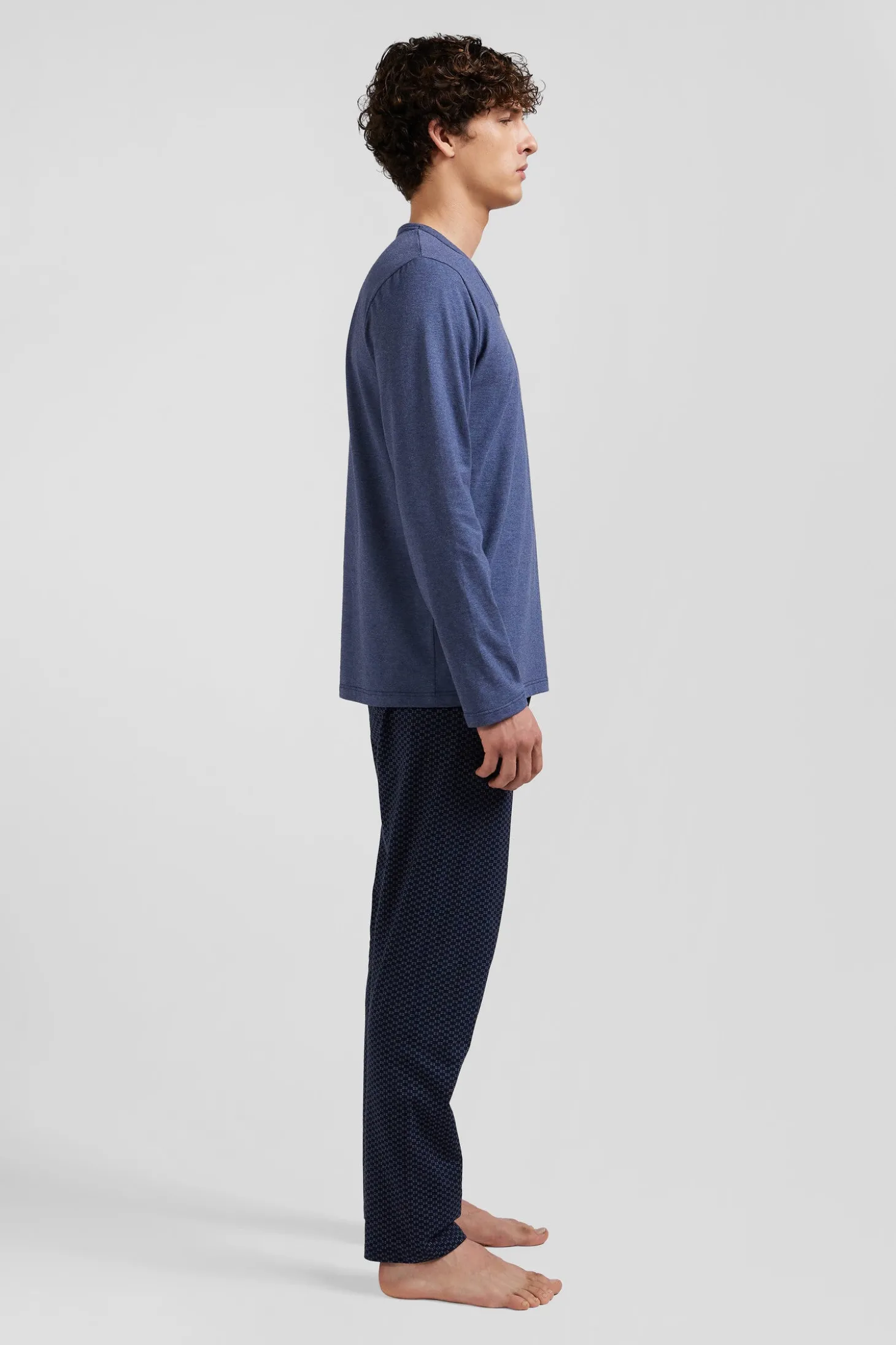 Pyjama long en coton bleu foncé pantalon à micromotifs nœuds papillon