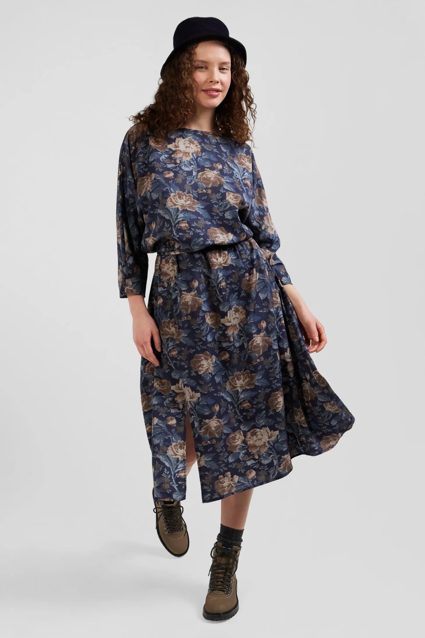 Robe en lyocell bleu marine manches longues à imprimé floral