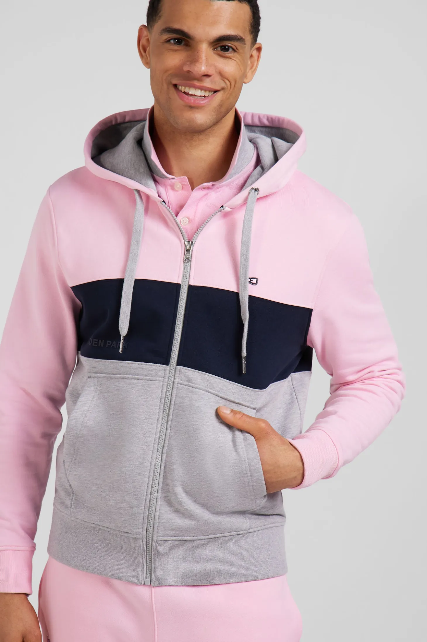 Sweatshirt à capuche zippé colorblock en coton rose coupe Regular