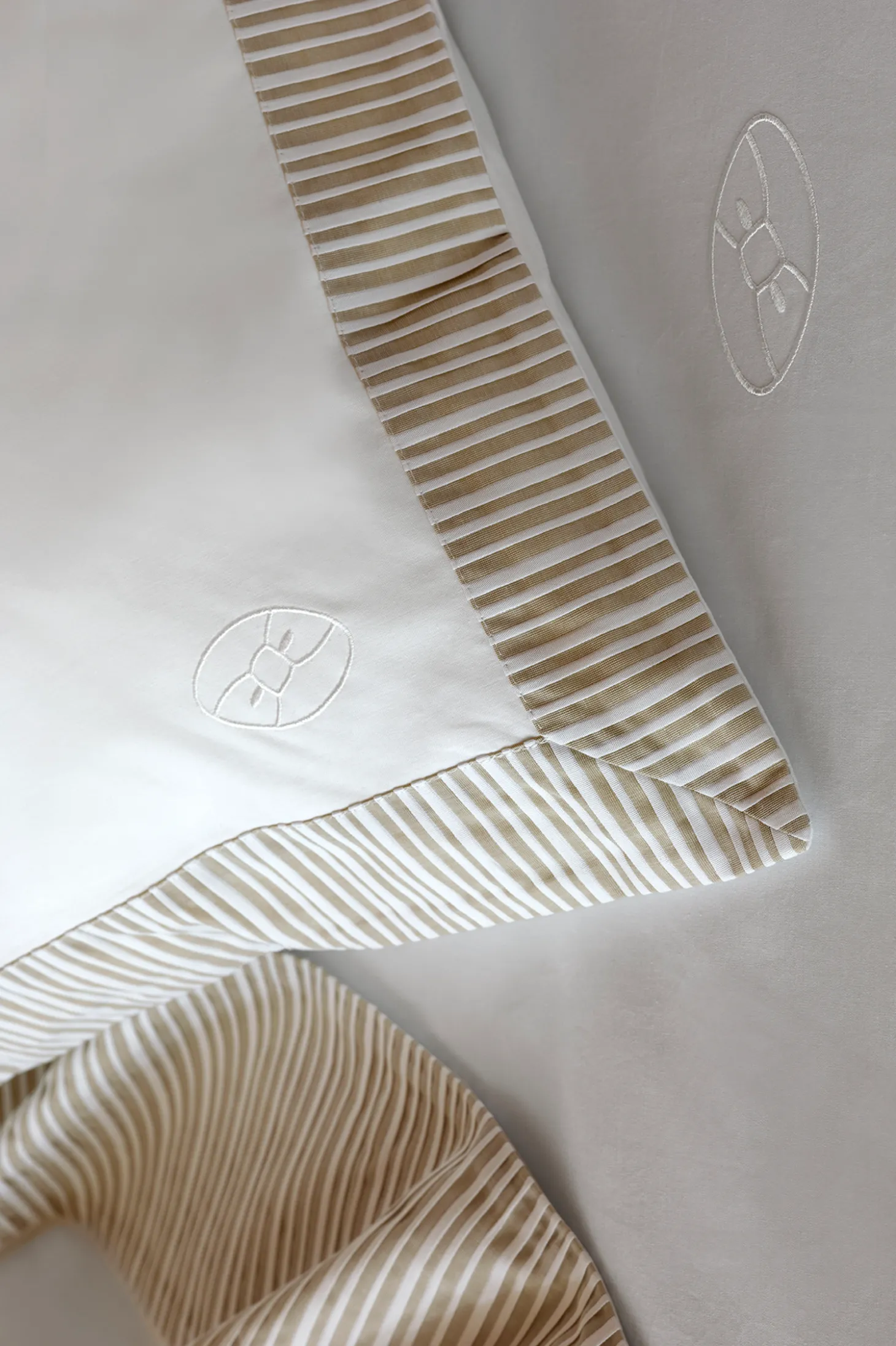 2 taies d'oreiller carrés blanc et beige - Bulle ovale