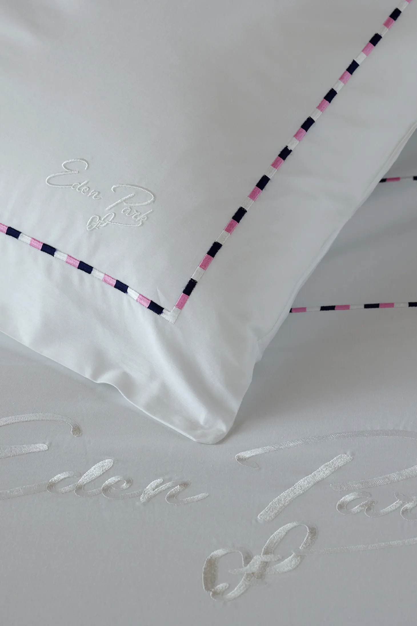 2 taies d'oreiller carrés blanc, marine et rose - Décrochons la lune