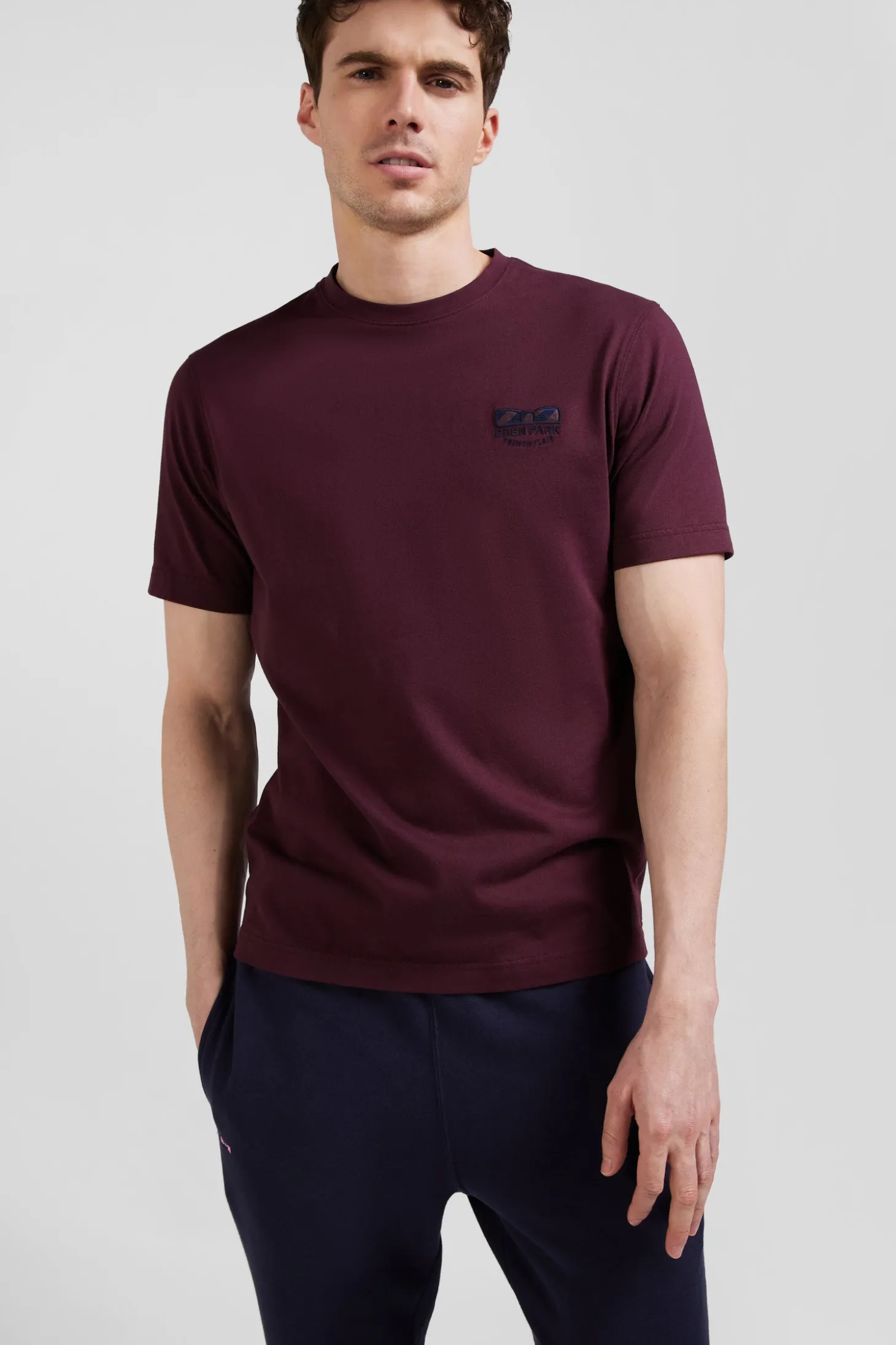 T-shirt manches courtes bordeaux emblème tissu cravate coupe Regular