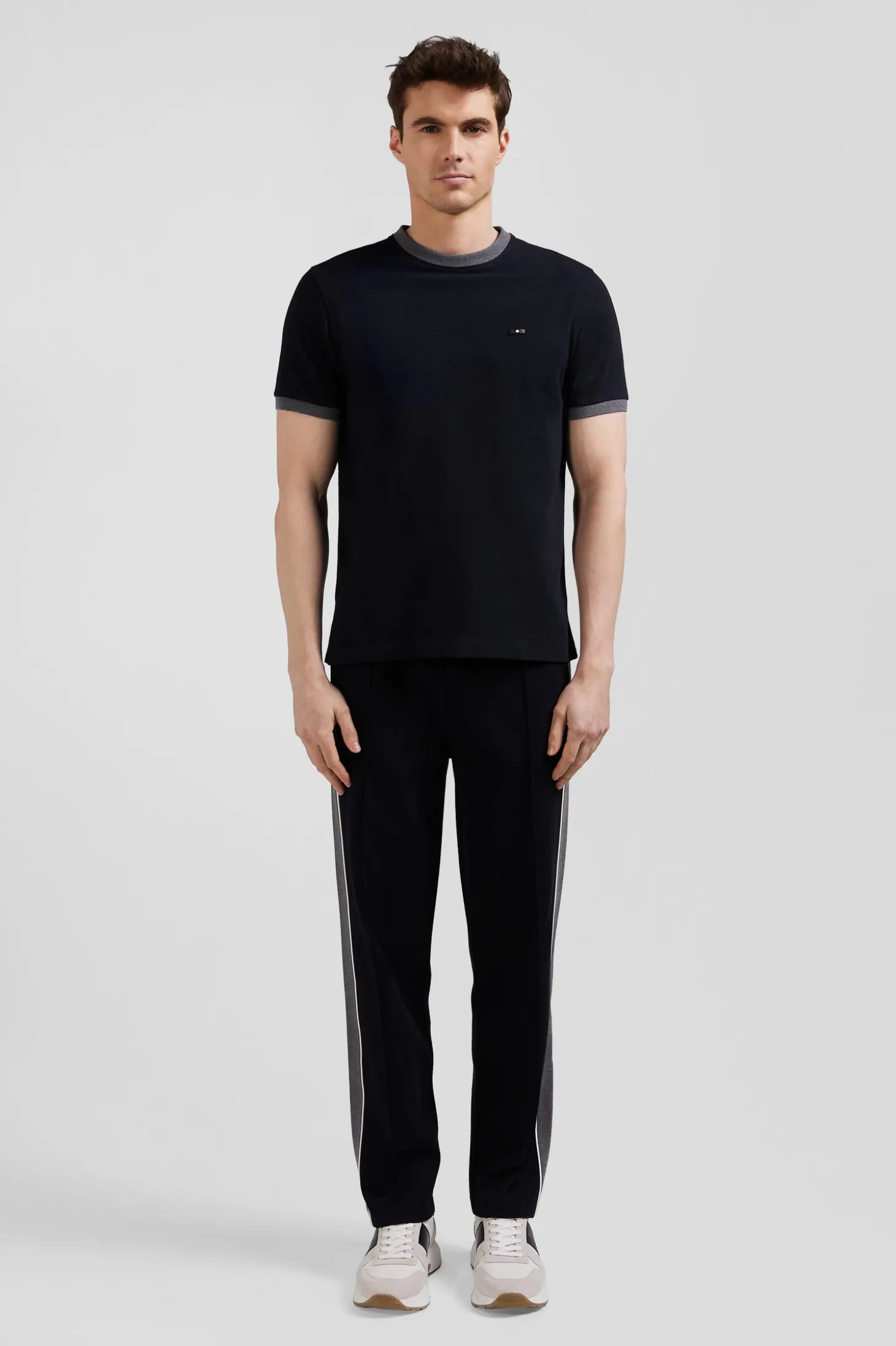 T-shirt manches courtes en coton noir broderie dos coupe Regular