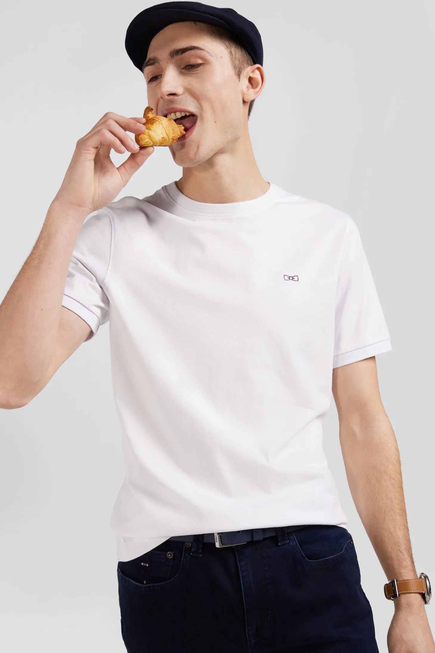 T-shirt manches courtes en coton blanc broderie dos emblème coupe Regular