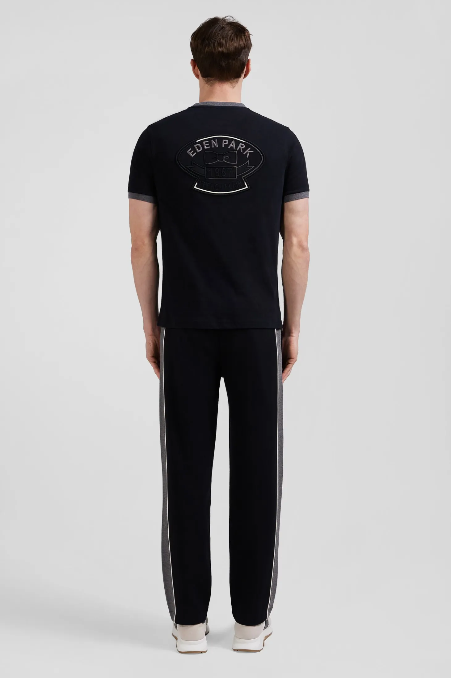 T-shirt manches courtes en coton noir broderie dos coupe Regular