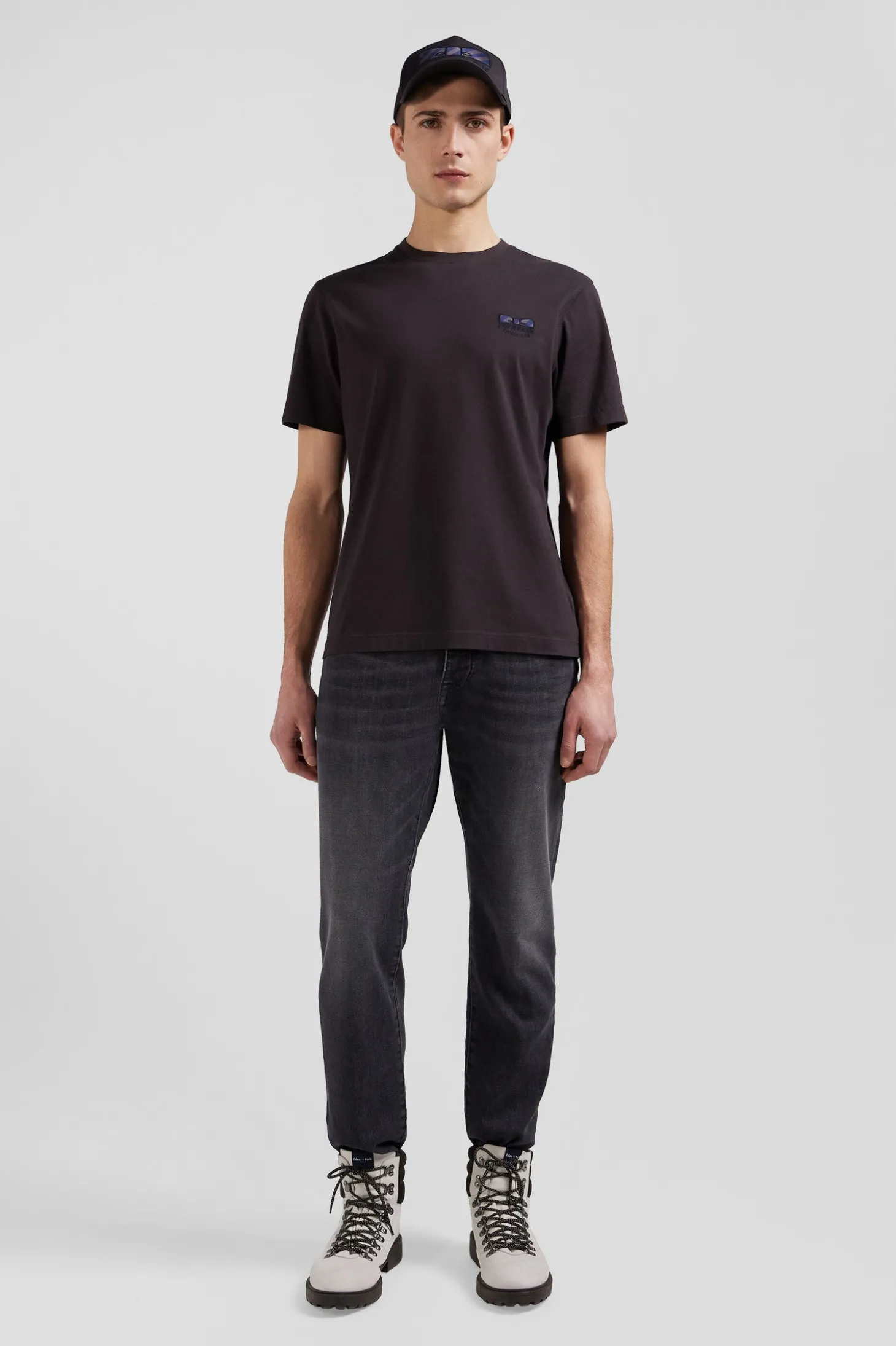 T-shirt manches courtes marron emblème tissu cravate coupe Regular