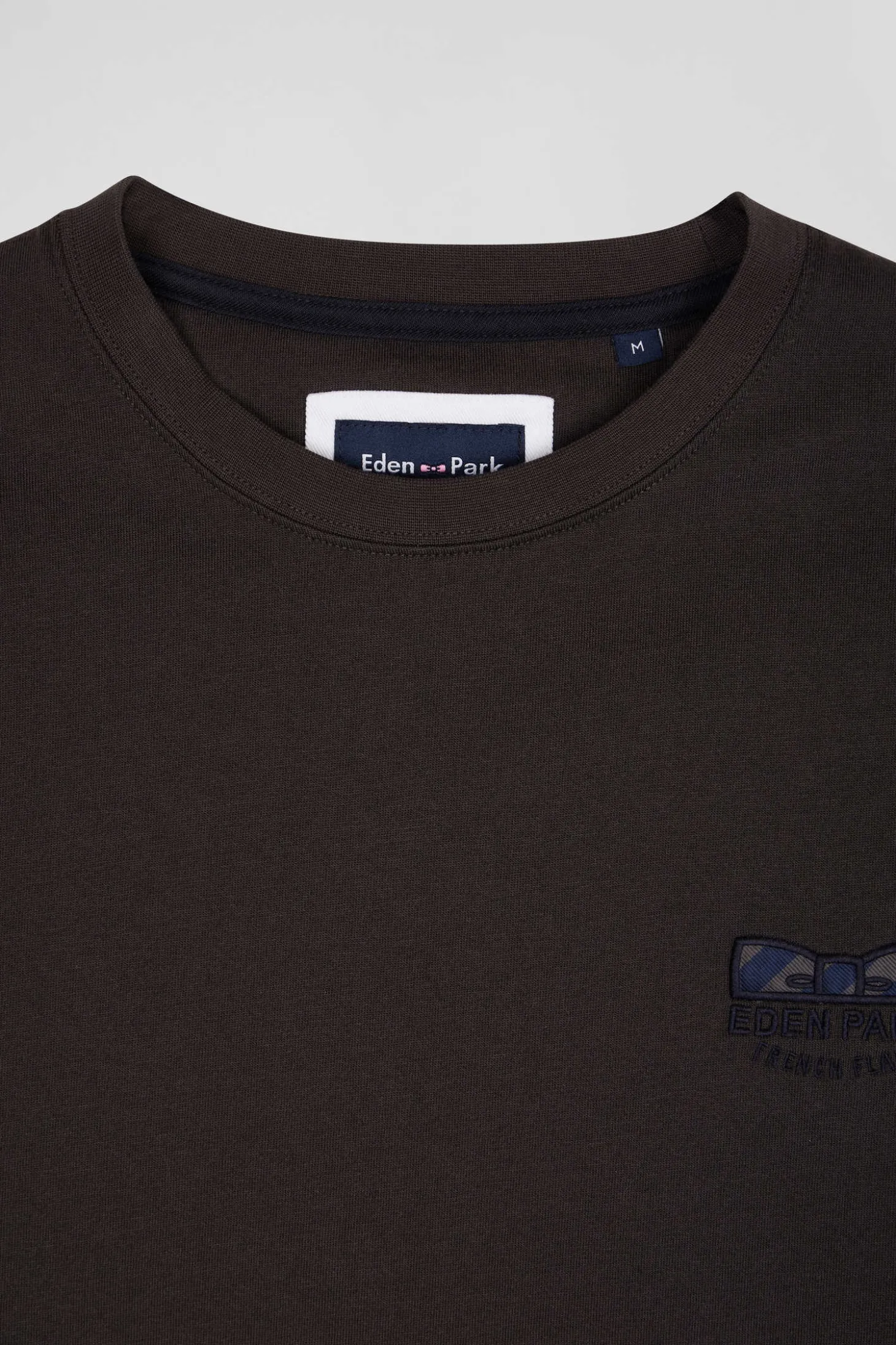 T-shirt manches courtes marron emblème tissu cravate coupe Regular