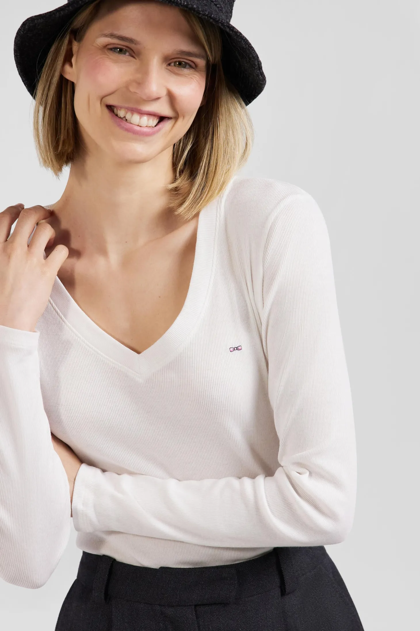 T-shirt manches longues à col V en coton écru coupe Slim